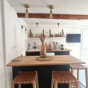 https://place-aux-huiles.fr-provencehotel.com